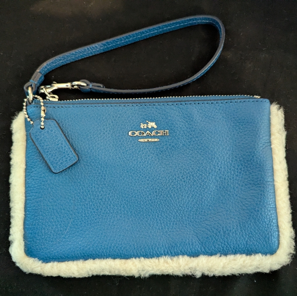 ‼️PRICE DROP‼️⭐Coach⭐ Blue Wristlet with Shearling Trim - Picture 3 of 6